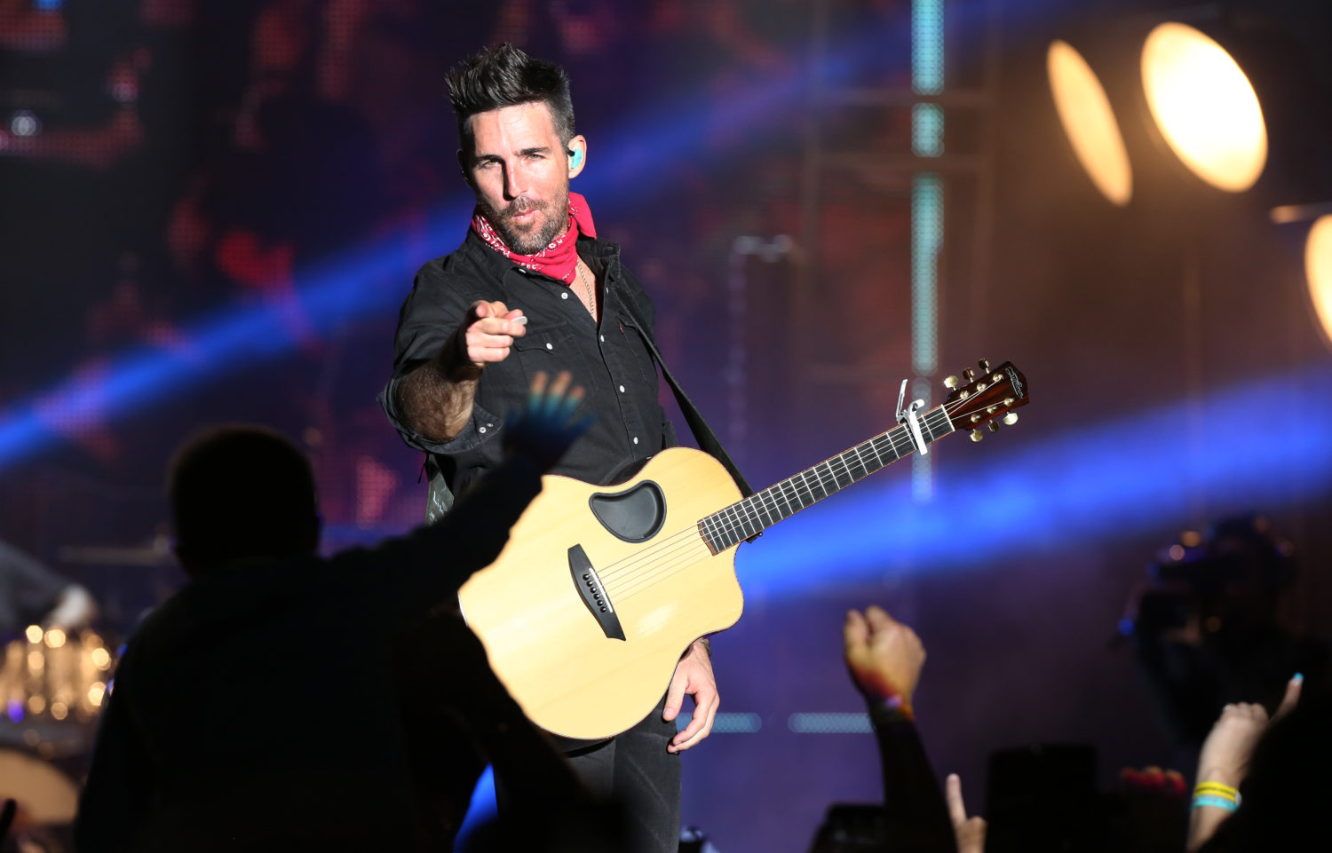 Hometown star Jake Owen holds annual benefit concert Vero News