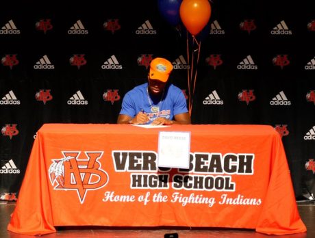 Vero High football star signs with Gators