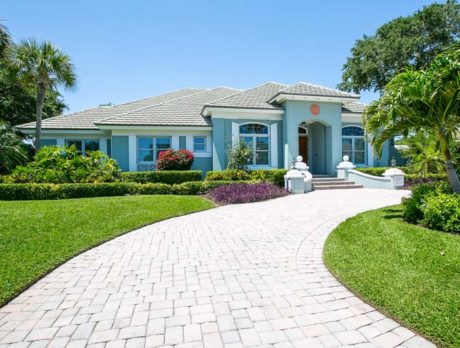 Bermuda Bay home features fine architecture, lake view