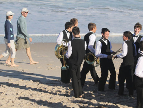 A different crowd on the beach