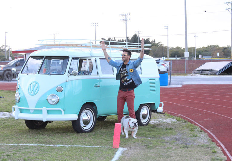 Jake Owen drops by Citrus Bowl, films for music video