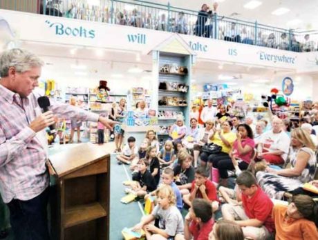 Carl Hiassen visits Vero Beach Book Center