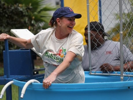 Thousands brave iffy weather to participate in Vero’s Hibiscus Festival