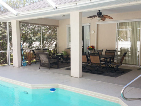 Elegant Oak Chase home offers lovely pool and lanai