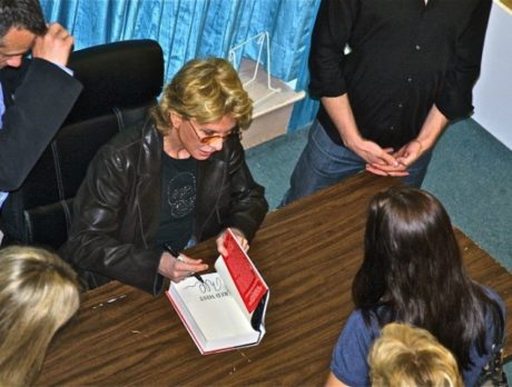 Author Patricia Cornwell enjoys ‘special connection’ to Vero