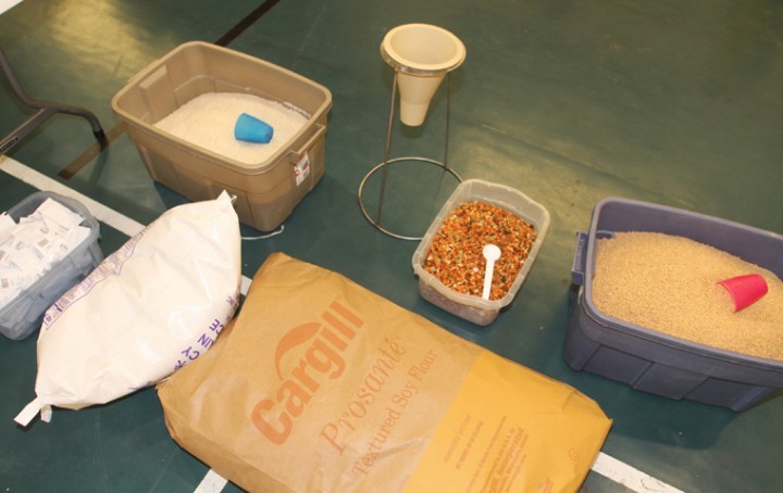 Packaging 100,000 nutritious meals for hungry children