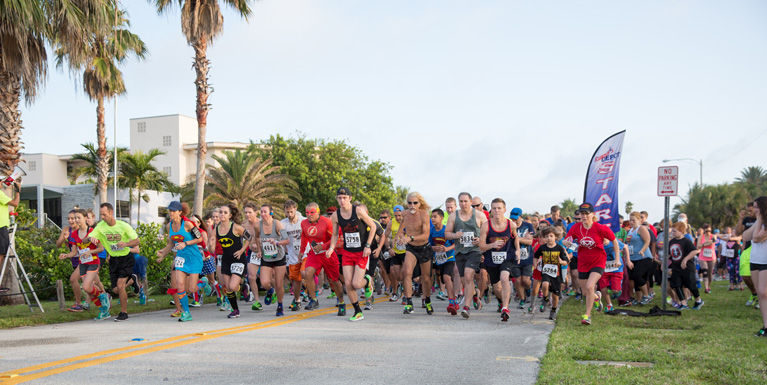 PHOTOS: 400 ‘Superheroes’ run to Help Kids Kick Cancer