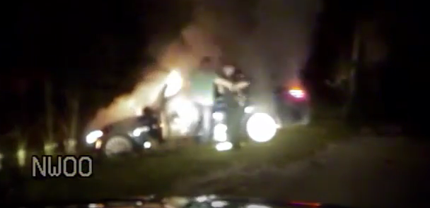 Brave deputy pulls driver from burning car