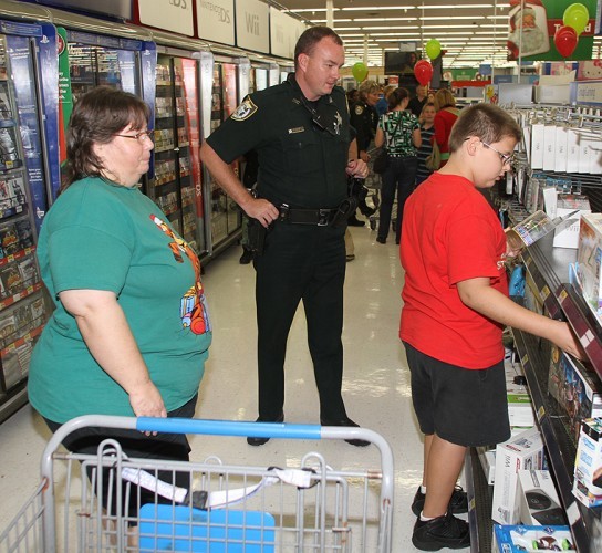 “Shop with a cop” at Vero Beach Walmart - Vero News