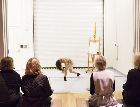 Ballet dancers provide living art exhibits at Museum
