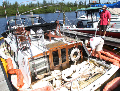 33-foot boat sinks at Vero Beach Marina