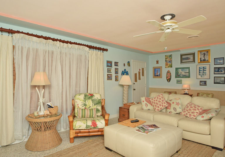 Vintage beach cottage located near country club