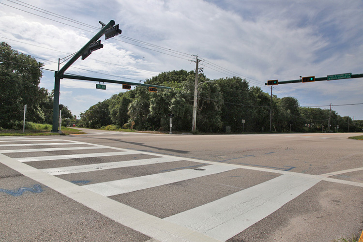 Shores’ new traffic light on A1A near town hall now operational