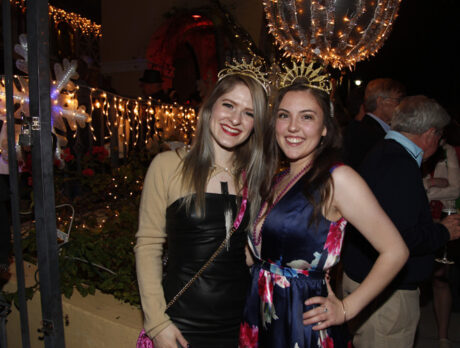 Revelers roar into the ’20s at island New Year’s bashes