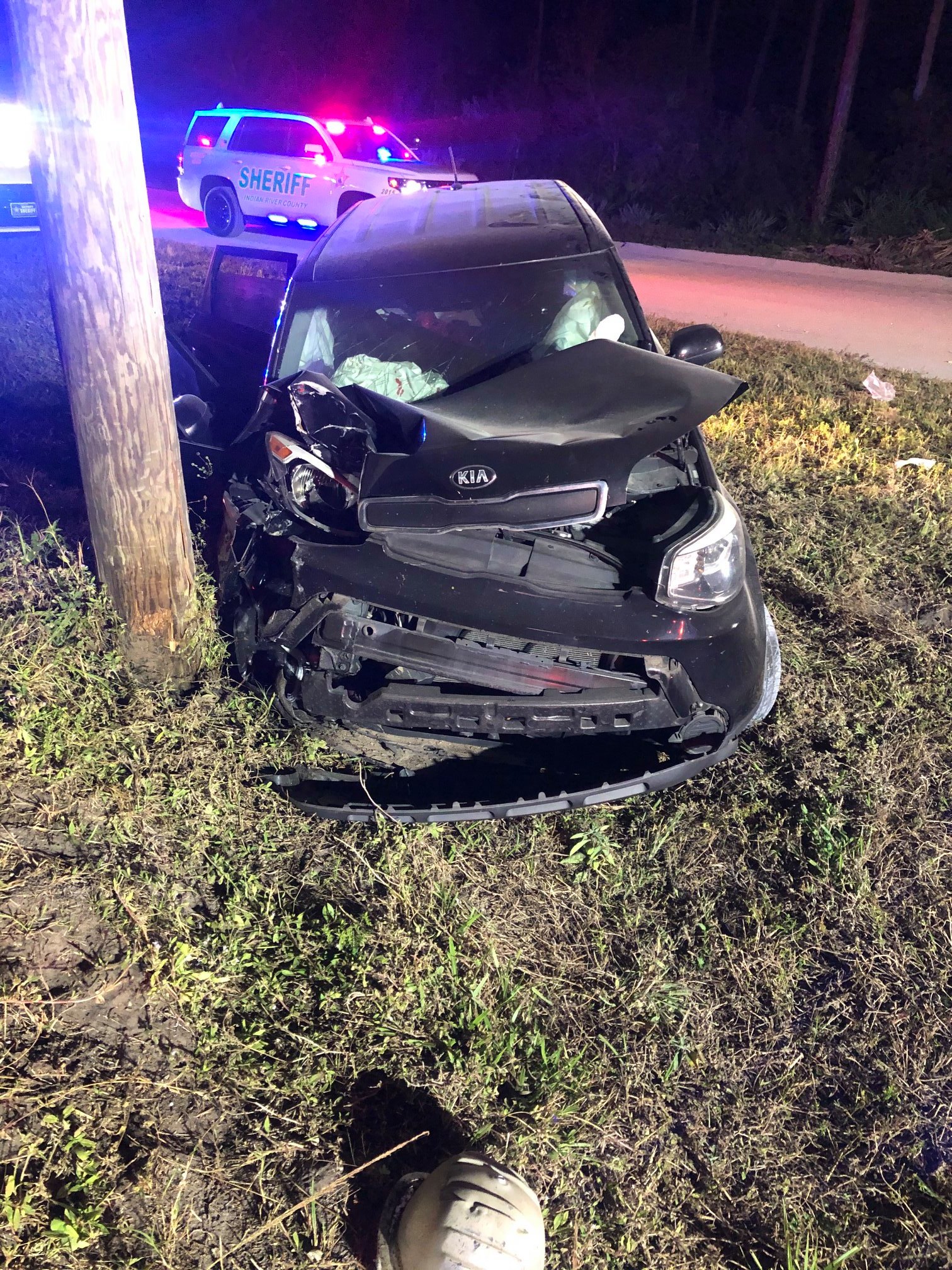 Four seriously hurt after crashing car into pole while fleeing deputies ...