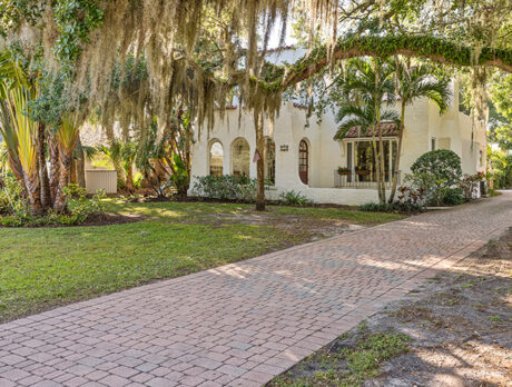 Classic, ‘one-of-a-kind’ Royal Palm Place home on market