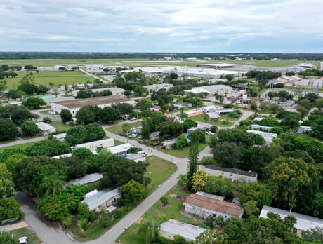 FAA, in reversal, says mobile homes can stay