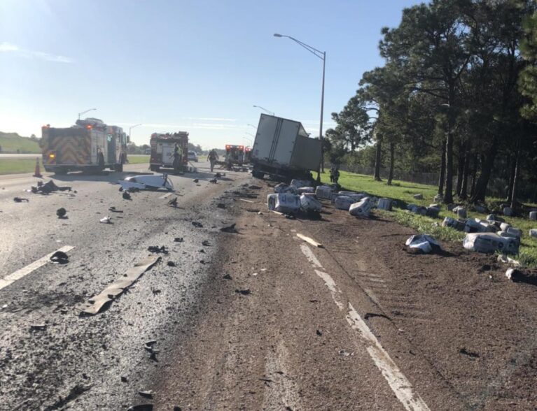 1 hurt after two tractor trailers collide on I-95