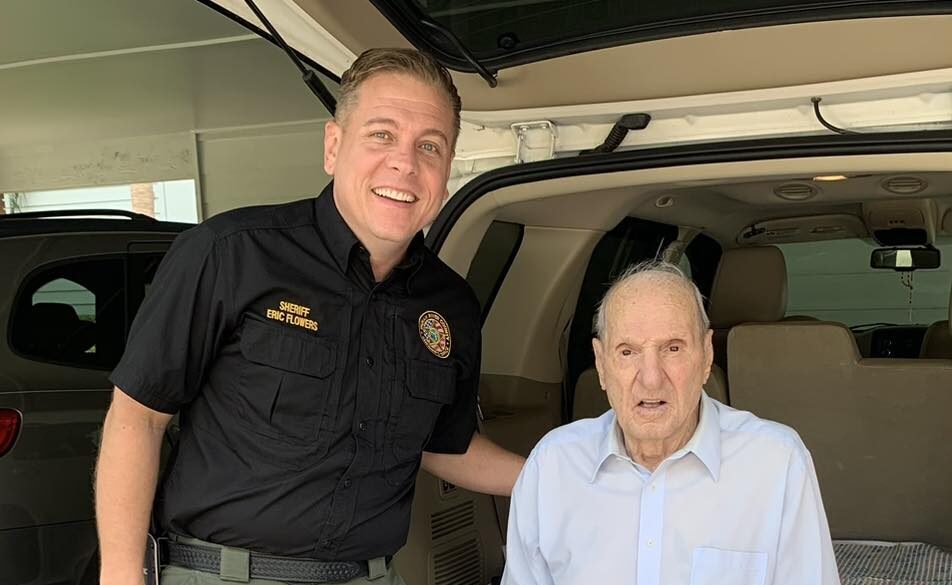 Neighbors surprise 100-year-old Navy veteran with birthday parade