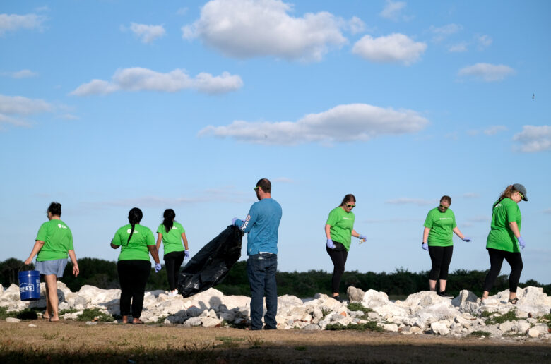 Publix workers carry out Earth Day cleanup at Sebastian Inlet State Park