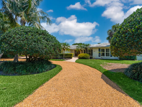 Enticing 5-bedroom Riomar pool home near beach