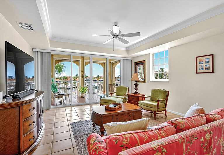 Yunker 291675 LivingRM