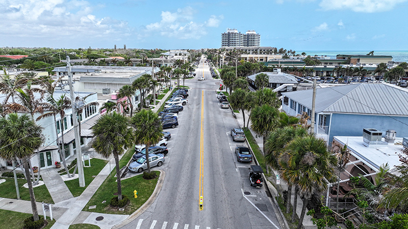 040626 IntenseDemand OceanDrShops JoshuaKodis 003