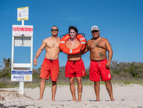 Lifeguards use life rings to save day in dramatic rescue