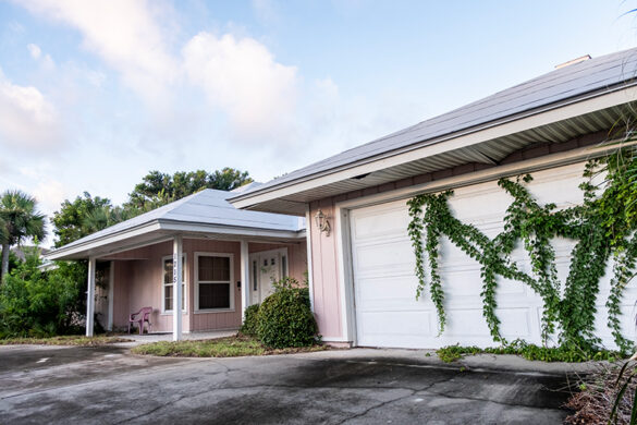 Castaway Cove ‘eyesore’ home set for auction
